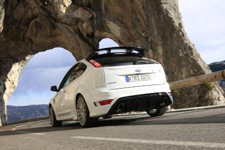 die Heckansicht wurde eindeutig unter sportlichen Aspekten gestaltet.