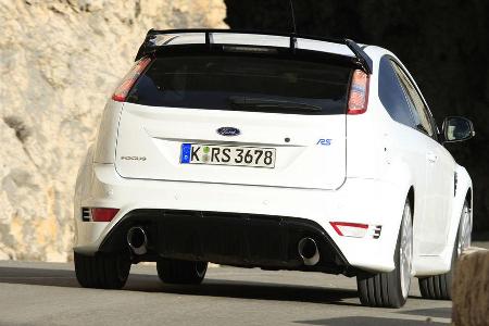 Für Traktion sorgt eine drehmomentfühlende Quaife-Differenzialsperre im Verbund mit einer neu entwickelten Vorderachse.