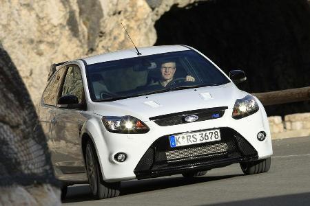 Die Elektronik regelt spät und unauffällig, was sicher auch eine Folge des neutralen Fahrverhaltens ist.