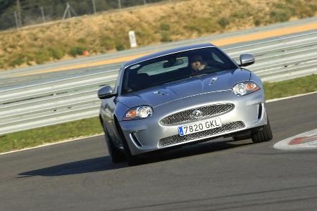 Wuchtigeren Schürzen und optischer Feinschliff bbetonen die Sportlichkeit.