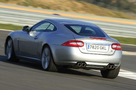 Wer die Leistung abruft, will ihn schließlich auch hören - diesen wohligen, dumpfen V8- Sound aus den vier Endrohren.