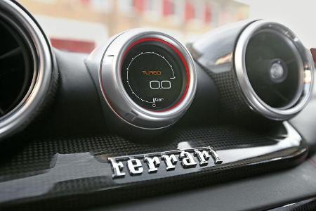 Ferrari California T, Anzeigeinstrumente