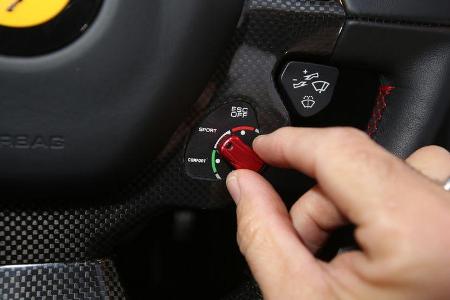 Ferrari California T, Bedienelement