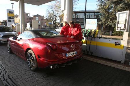 Ferrari California T, Tankstelle