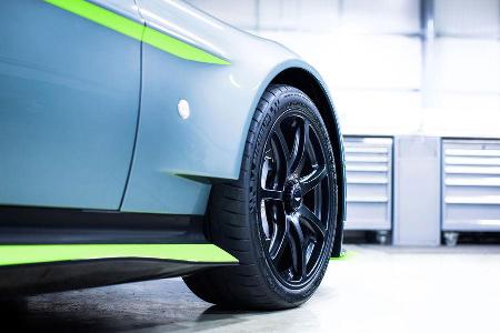 Aston Martin Vantage GT8