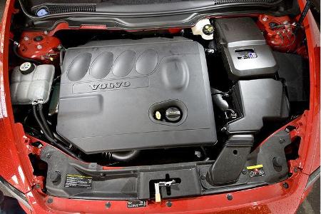 Der angemessen sparsame Turbodiesel bietet mit 320 Newtonmeter bei 2.000/min viel Drehpotenzial.