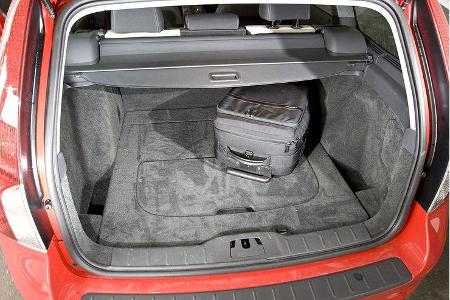 Knapp für Mittelklasse-Kombis: Im Laderaum verklappt der Volvo 417 bis 1.307 Liter.