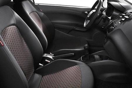 Sportlich angehauchtes Interieur.