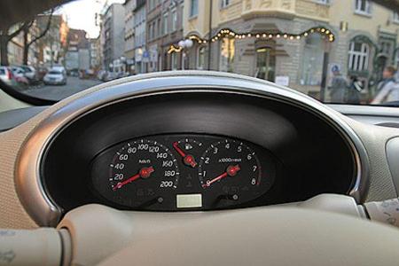 Wie in alten Zeiten: schöne, gut ablesbare Rundinstrumente.