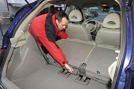 Die Rücksitzlehnen sind teilbar und sorgen für beträchtliches Ladevolumen.