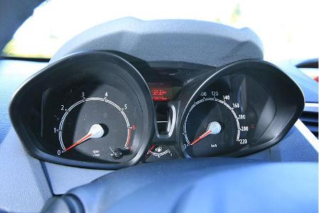 Doch zunächst erhält man den Eindruck, ...