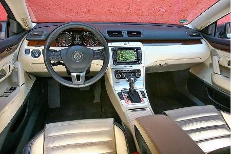 Das Cockpit glänzt mit edler Sachlichkeit und ist bedienfreundlich.