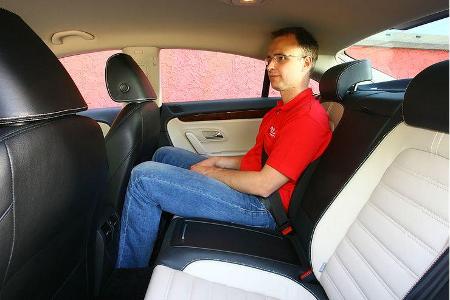 Kopfraum und Sicht auf den Fondsitzen sind eingeschränkt.