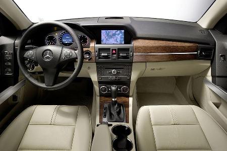 Die Armaturentafel ähnelt jener der C-Klasse.