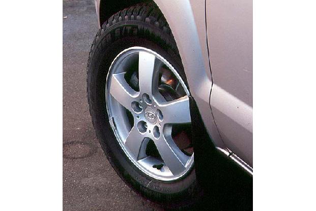 Im Test trägt der Tucson Reifen von Goodyear, Modell Weather Blaster.