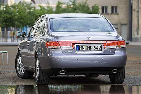 Die Heckansicht des Grandeur erinnert an einen 7er-BMW.