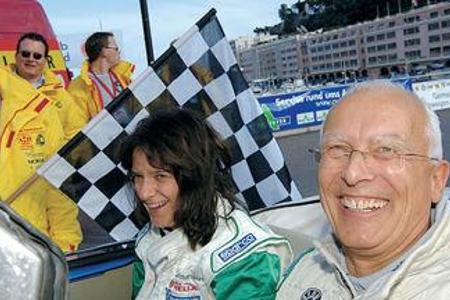 Skoda-Werksteam: Ingrid Kirschke und Pressesprecher Nikolaus Reichert im Felicia Cabrio.