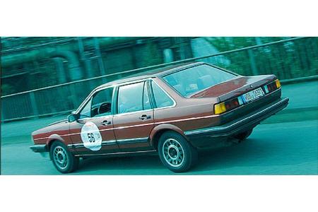 Das Youngtimer-Team Alf und Ulf ging standesgemÃ¤Ã im VW Santana an den Start. Der FÃ¼nfzylinder heizte ihnen krÃ¤ftig ein.