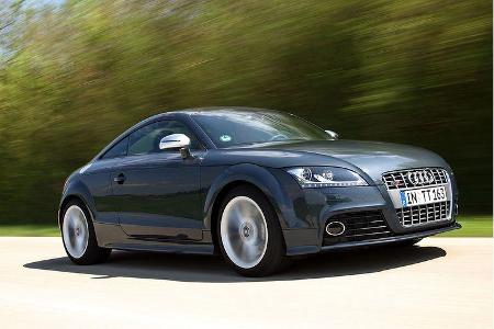 Selbst im Grenzbereich, bei nasser Fahrbahn und in der Sport-ESP-Stellung herrscht kein Kampf Mann gegen Auto.