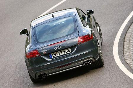 Angenehm neutral fertigt der schärfste TT Kurvenprüfungen ab.