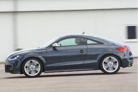 Der TTS kauert zehn Millimeter tiefer als seine braven Brüder.