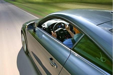 Stillstand erreicht das Coupé aus 100 km/h nach 36 Metern.