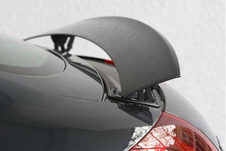 Den ausfahrbaren Spoiler tragen alle TT.