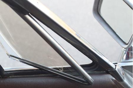 Dreiecksfenster zur Belüftung.