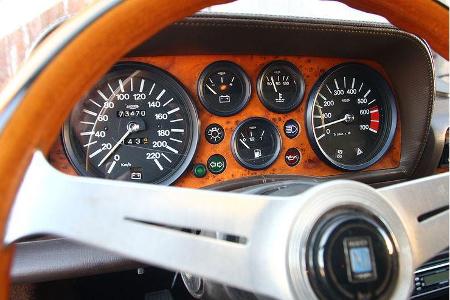 Das Nardi-Lenkrad ist weder serienmÃ¤Ãig noch unpassend, die fÃ¼nf Rundinstrumente kennzeichen den letzten Jahrgang.