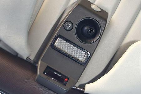 Leuchtenkonsole im Dachhimmel.