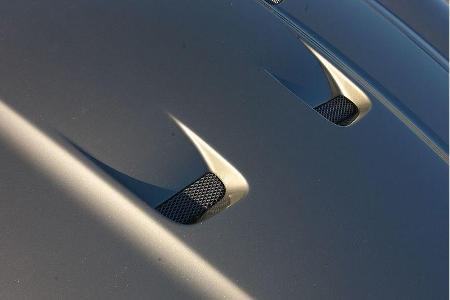 Die Farbe der Herren hat grau zu sein, da folgt der Testwagen ganz dem altenglischen Grundsatz.