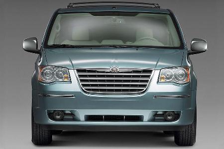 Auch der Voyager trägt das neue typische Chrysler-Familiengesicht.