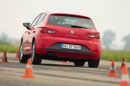Seat Leon 1.4 TSI, Heckansicht, Slalom