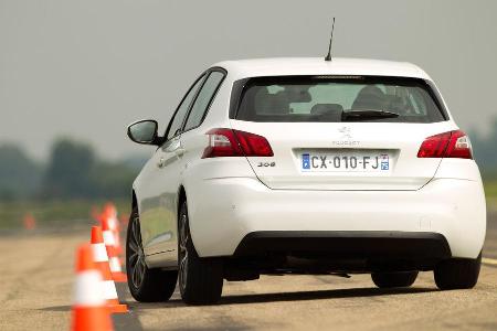 Peugeot 308 125 THP, Frontansicht, Slalom