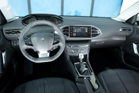Peugeot 308 125 THP, Heckansicht, Slalom
