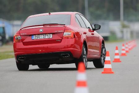 Skoda Octavia RS, Heckansicht, Slalom