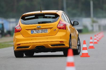 Ford Focus ST, Heckansicht, Slalom