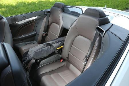 Mercedes E 400 Cabrio, Rücksitz, Skisack