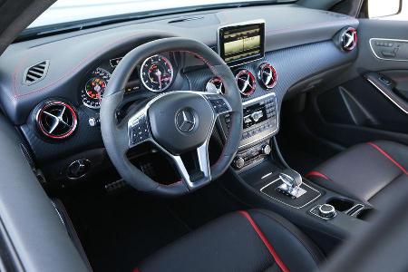 Mercedes A 45 AMG, Cockpit