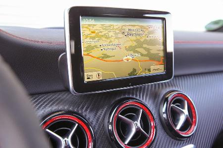 Mercedes A 45 AMG, Navi, Monitor