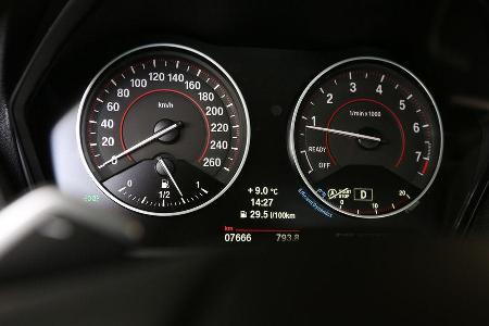 BMW M135i xDRIVE, Rundinstrumente