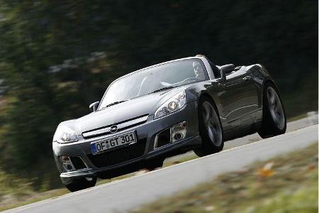 Er liegt nun 40 Millimeter tiefer auf der der Straße.