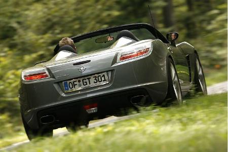 Der Irmscher Opel GT zeigt sein breites Heck.