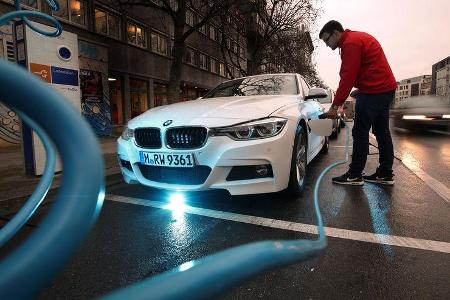 BMW 330e, Stromanschluss