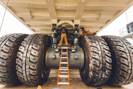Liebherr T 264 Muldenkipper Bauma 2016