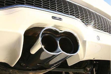 Sportauspuff mit verchromtem Endstück.