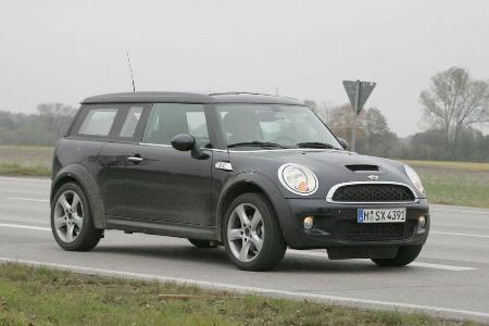 ... unserem Erlkönig-Fotografen der Mini-SUV auf Erprobungsfahrt vor die Linse gekommen.