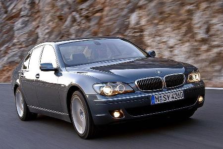Mit deutlich kleinerer BMW-Niere: der heutige 7er.