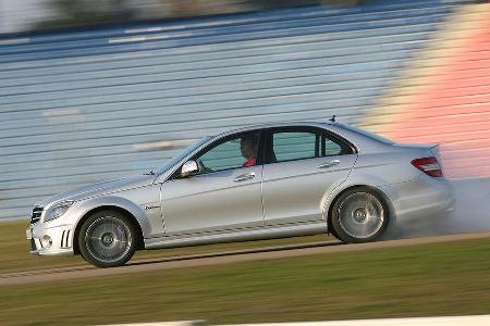 Dass er hier nur mit 457 statt sonst 481, 510 oder 525 PS antritt, lässt sich angesichts des geringeren Wagengewichts leicht...