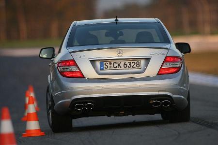 Beim Slalom werden die Lenkeinschläge größer, Zielgenauigkeit und Rückmeldung lassen etwas nach.